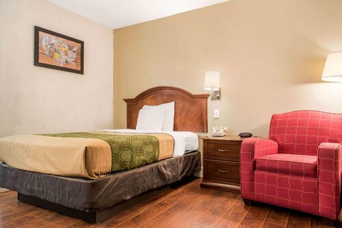 Гостиница Econo Lodge Airport - Holland