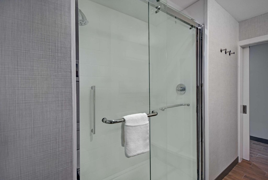 Фото Hampton Inn Midland