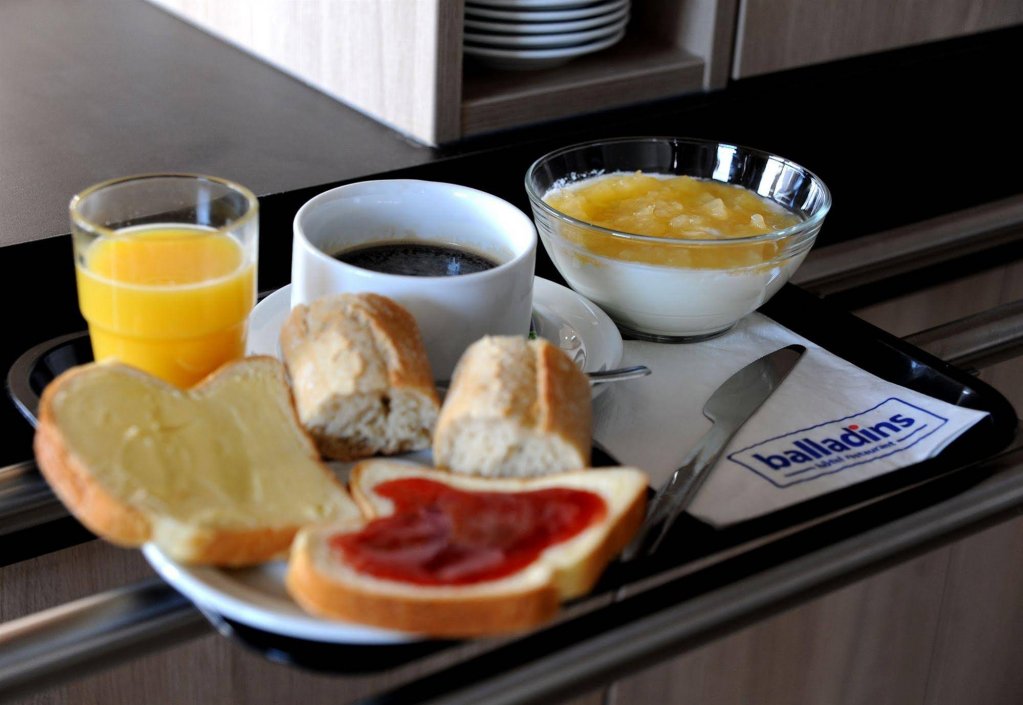 Фото Welcomotel Les Mureaux