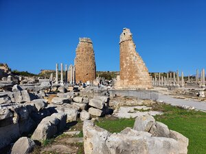 Perge Antik Kenti (Antalya, Aksu, Barbaros Mah.), turistik yerler  Aksu'dan