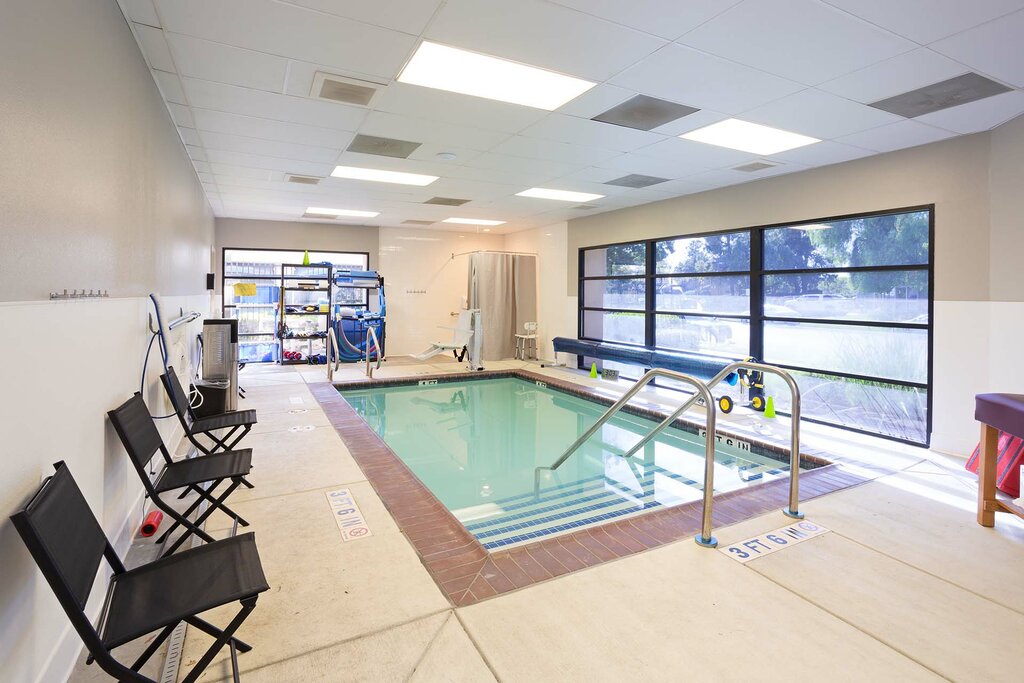 مركز طبي، عيادة Golden Bear Physical Therapy Rehabilitation & Wellness ، ، صورة