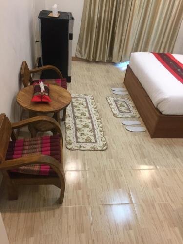 Фото Maesot Siri Hotel