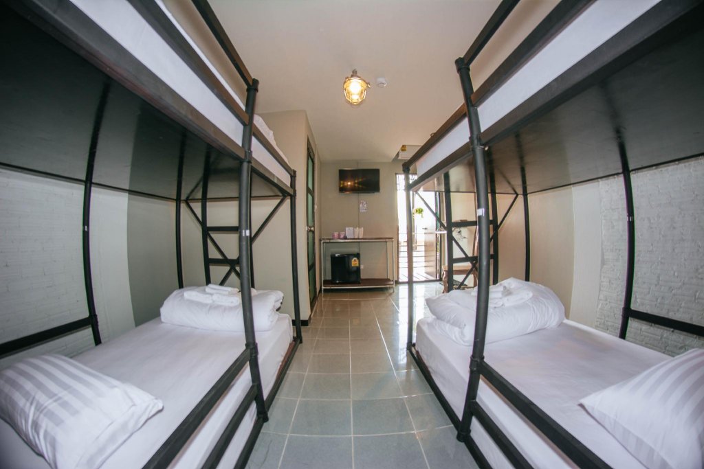 Фото The 8 Factory Hostel Phitsanulok