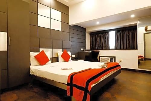 Фото Hotel Trimoorti