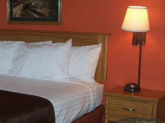 Фото AmericInn by Wyndham Garden City