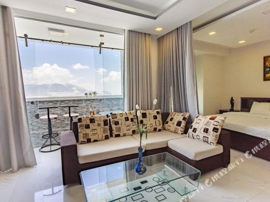 Фото Beach Front Apartment