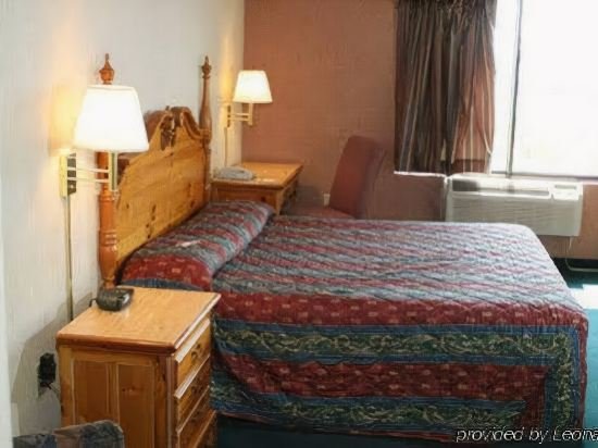 Фото BridgePointe Hotel & Marina