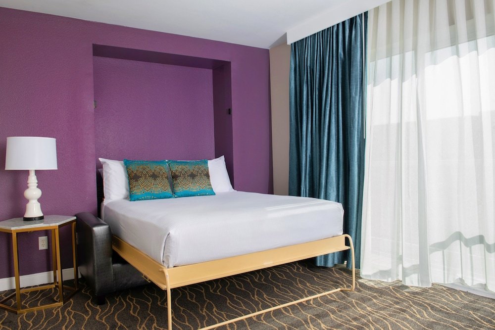 Фото Peacock Suites