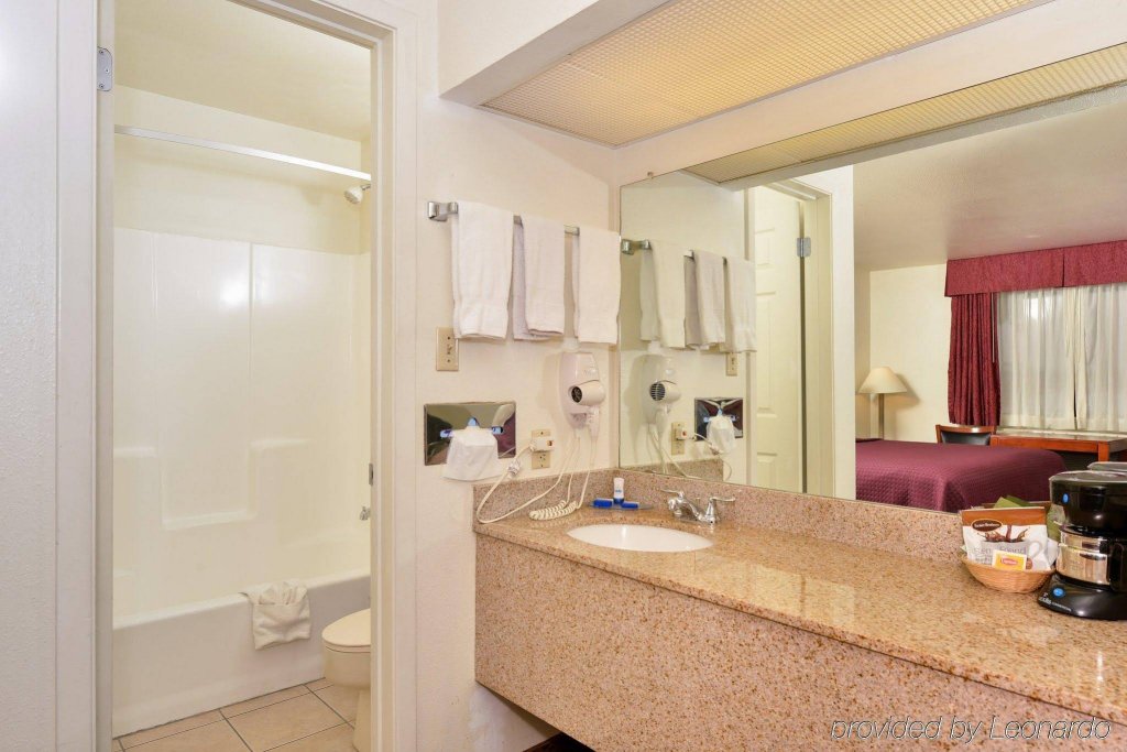 Фото Best Western Executive Inn