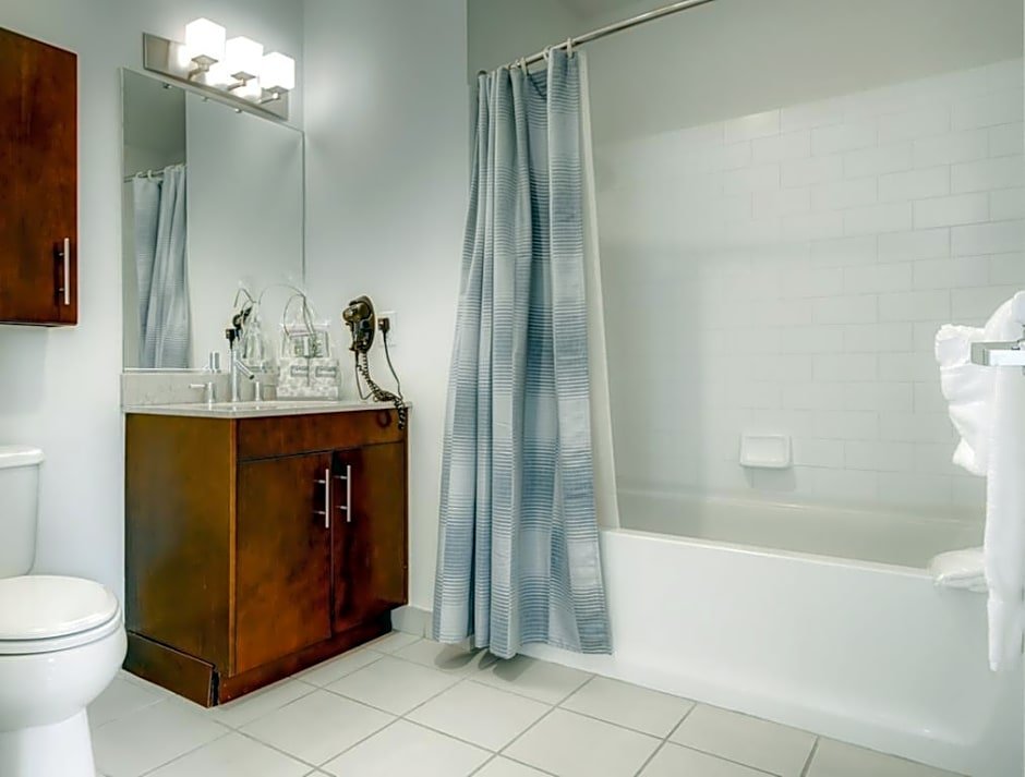 Фото Global Luxury Suites at Newport