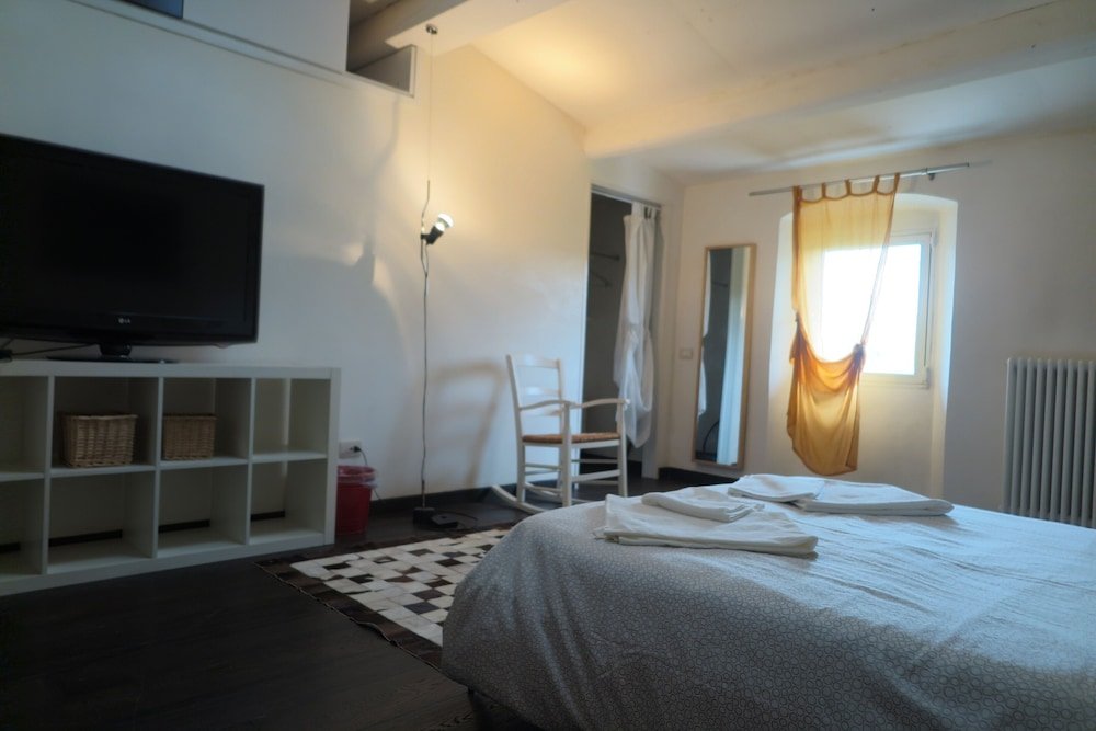 Фото Amazing Rooms In Luxury Mansion