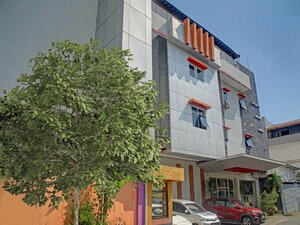 Гостиница Mangga Dua Hotel Makassar