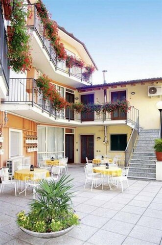 Гостиница Hotel Residence Dei Fiori в Бавене