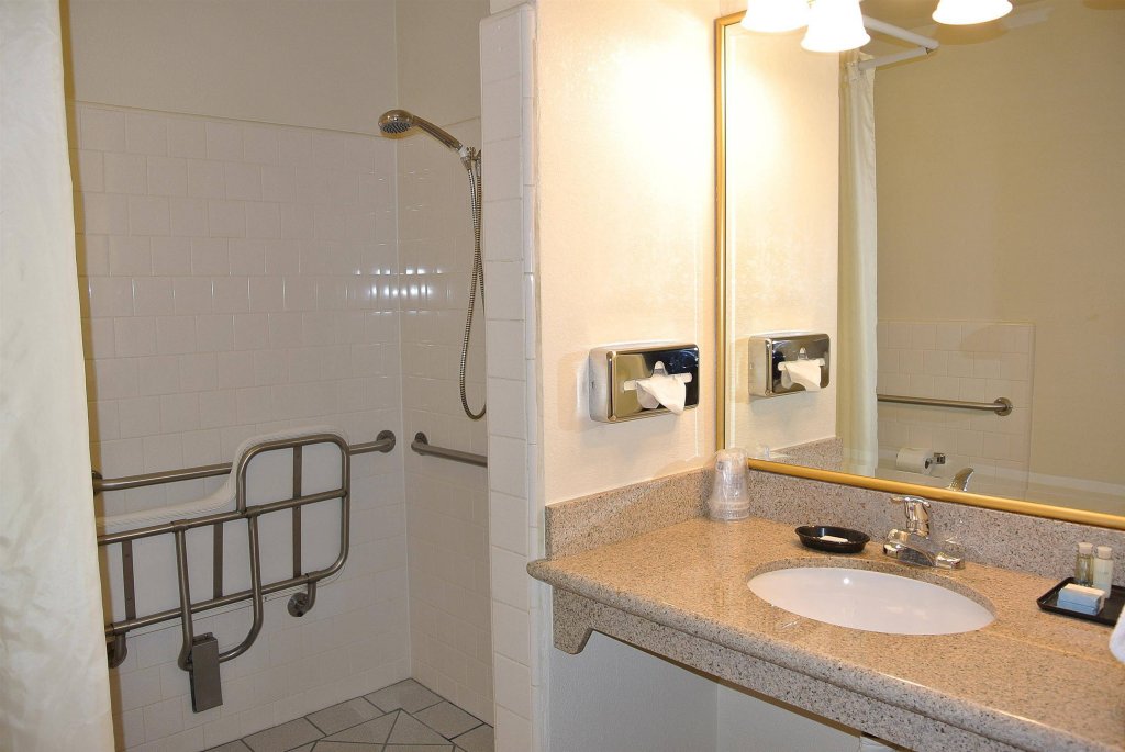 Фото Best Western Town & Country Lodge