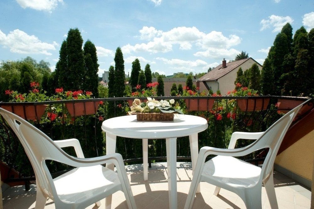 Фото Timpa Apartmanház & Dr. Strecker Villa
