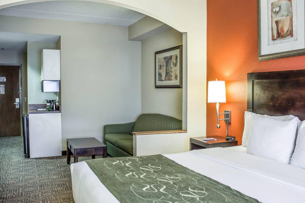 Фото Comfort Suites Regency Park