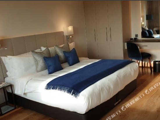 Фото Отель Tower Suites by Blue Orchid