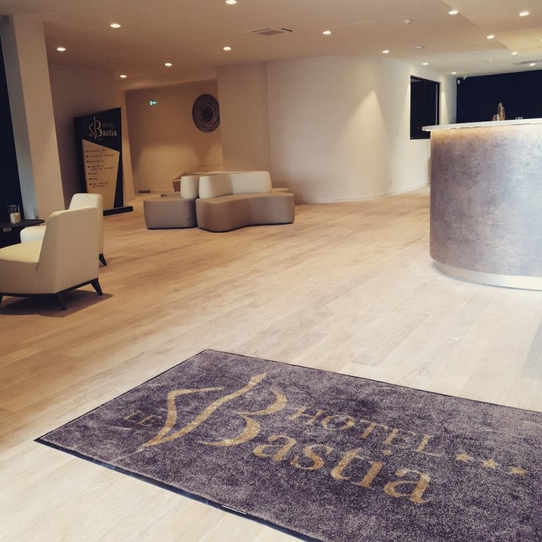 Фото Adonis Le Bastia