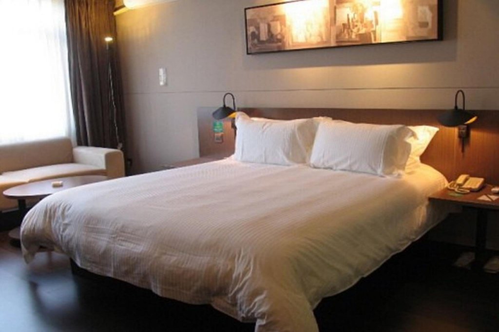 Фото Jinjiang Inn Kunming Beijing Road Chuanxin Gulou Subway Station Branch