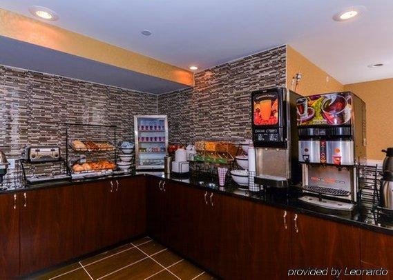 Фото Rodeway Inn Bronx Zoo