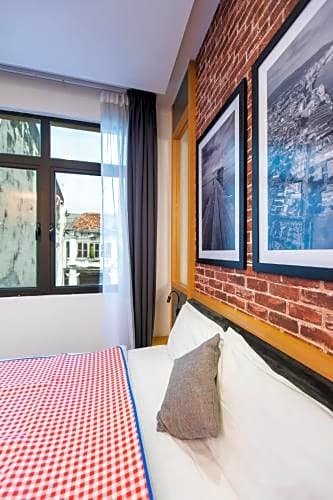 Фото B Street Hotel