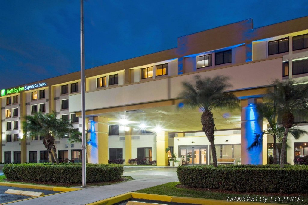 Фото Holiday Inn Express & Suites Miami - Hialeah, an Ihg Hotel