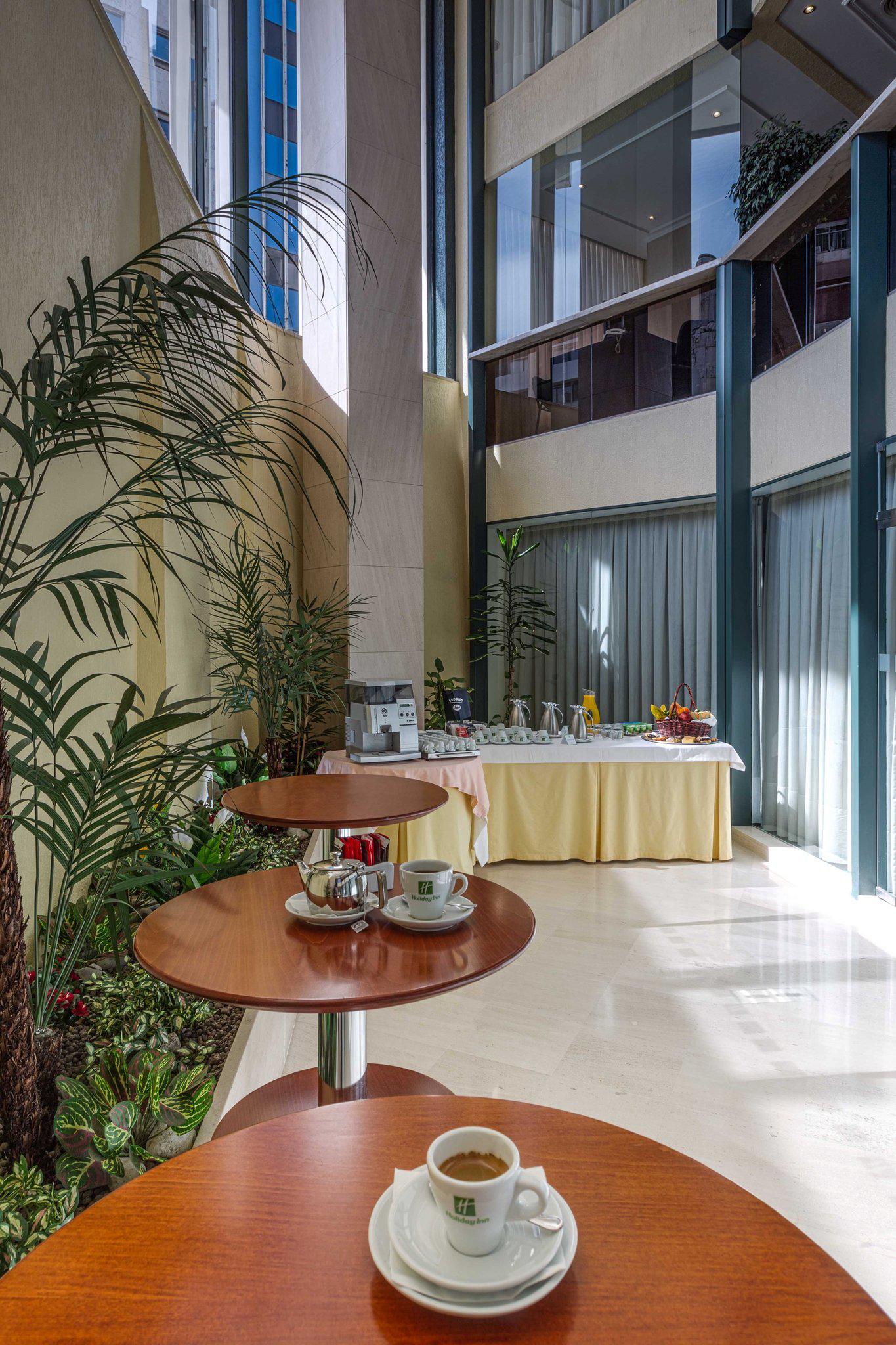 Фото Holiday Inn Lisbon