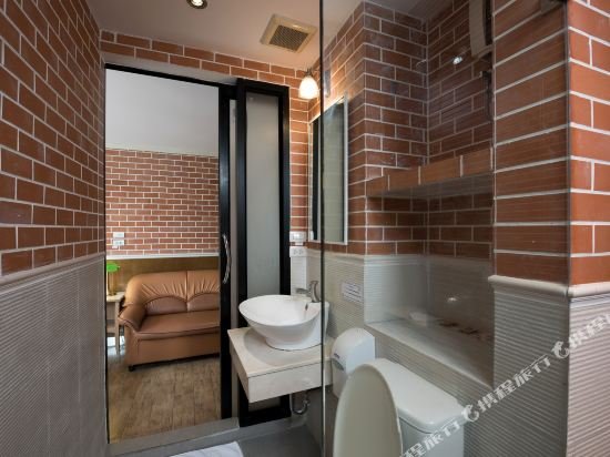 Фото Bourbon St Boutique Hotel