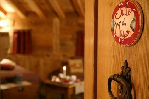 Гостиница Hotel Letterario Locanda Collomb в Ла-Тюиле