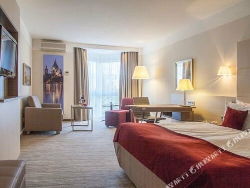 Внешний вид отеля DoubleTree by Hilton Hannover Schweizerhof в Ганновере, фото 3