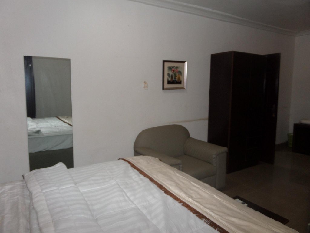 Фото Silverland Hotel and Suites