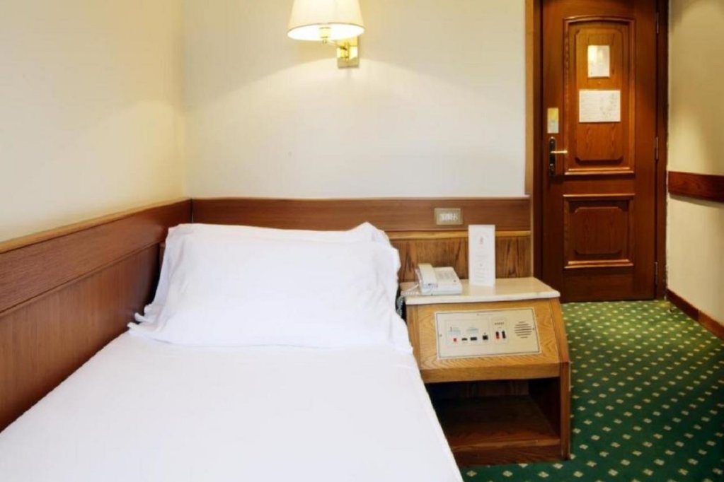 Фото Albergo Santa Chiara Hotel Rome