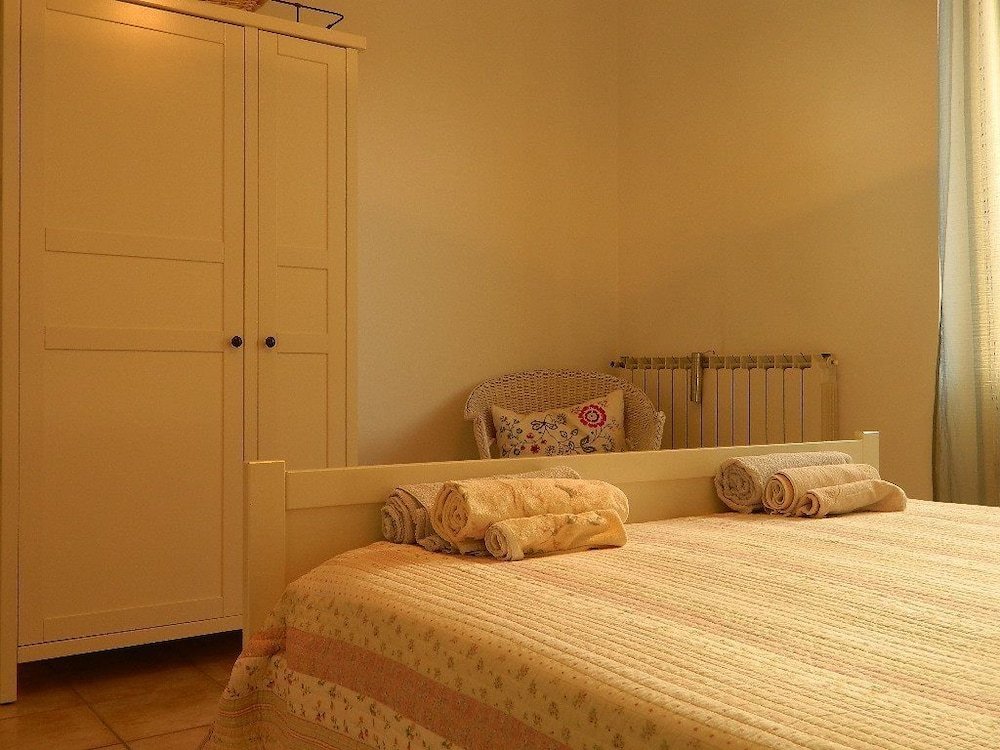 Фото Bed And Roses