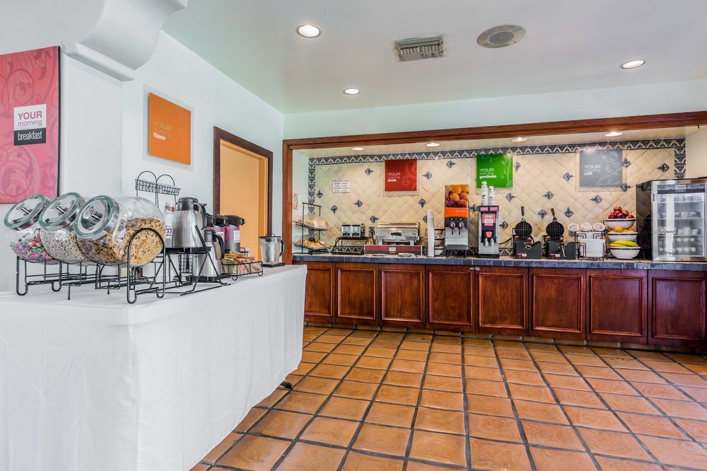 Фото Comfort Inn & Suites Orange County John Wayne Airport