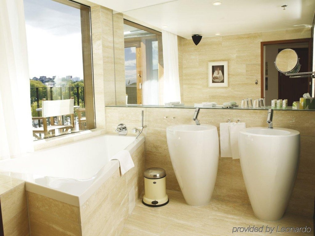 Фото Avalon Hotel