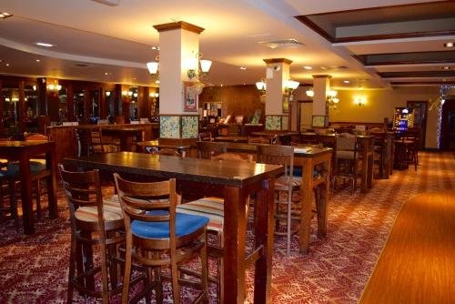 Фото The Golden Acorn Wetherspoon