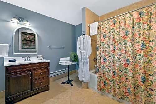 Фото The DeBary Inn