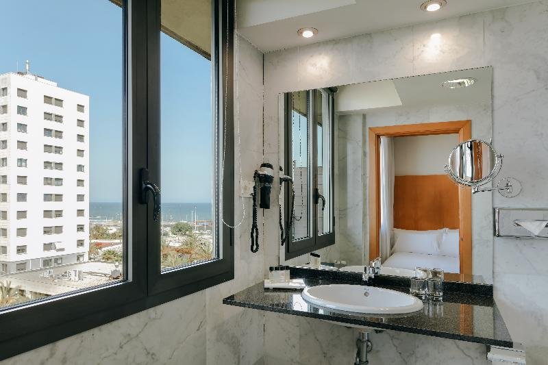 Фото Hotel Nh Hesperia Barcelona del Mar