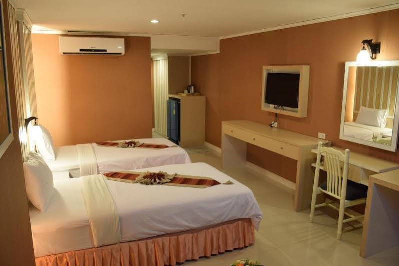 Фото Bay Hotel Srinakarin