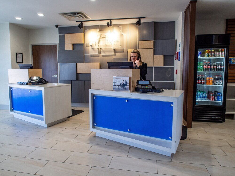 Фото Holiday Inn Express & Suites Oklahoma City Airport, an Ihg Hotel