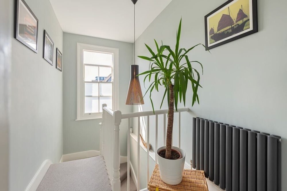 Фото Chic Victorian House near London Bridge