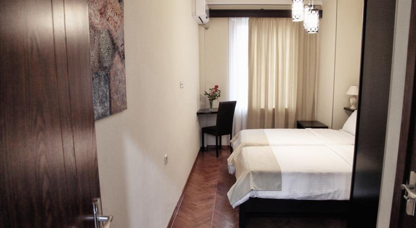 Фото Hotel Four Brothers