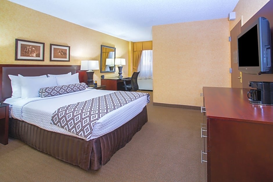 Фото Crowne Plaza Denver Airport Convention Ctr, an Ihg Hotel