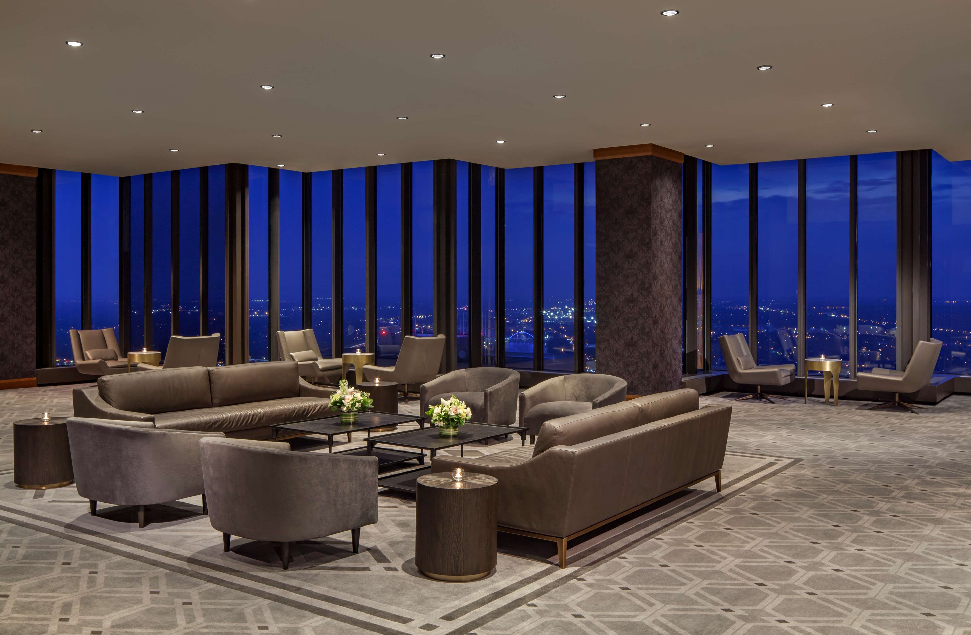 Фото The Marquette Hotel, Curio Collection by Hilton