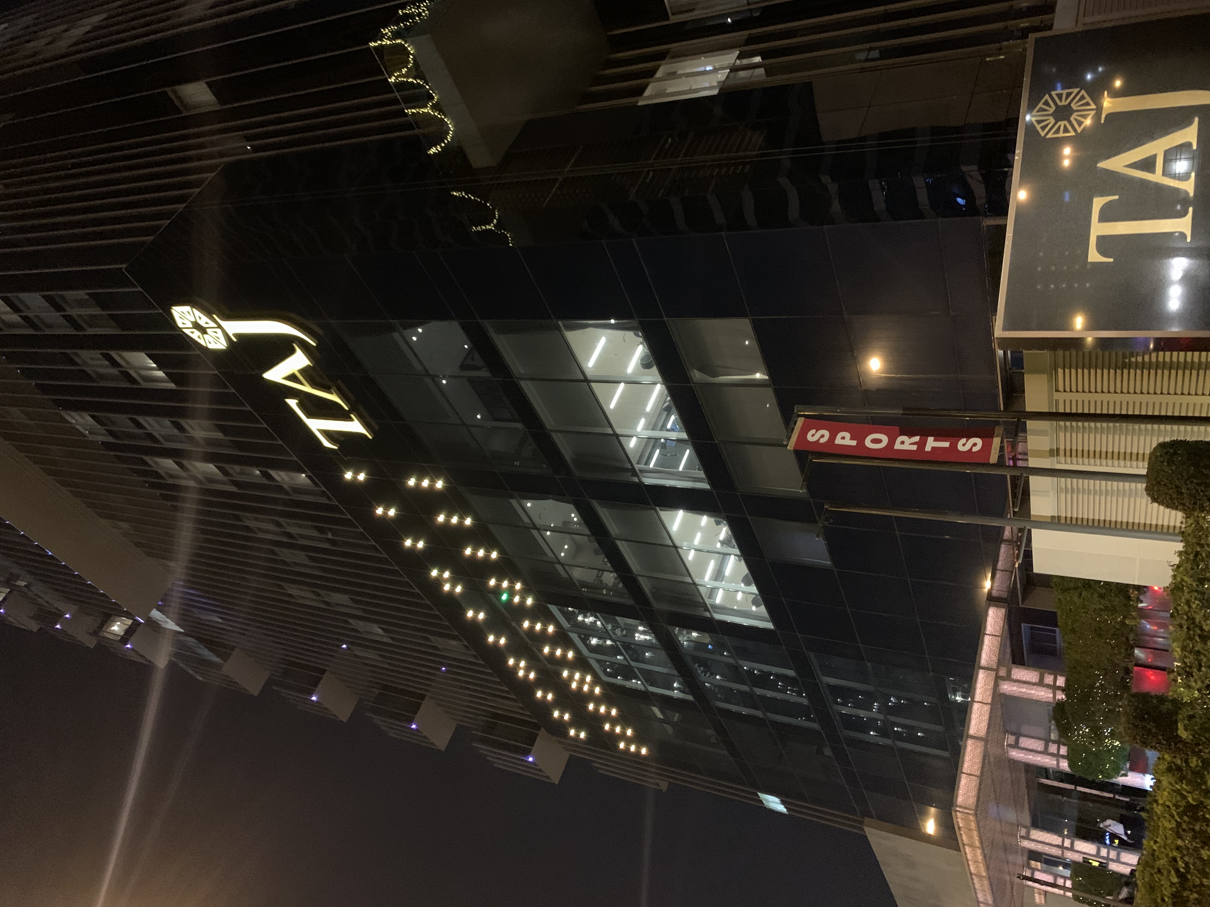 Фото Taj Jumeirah Lake Towers