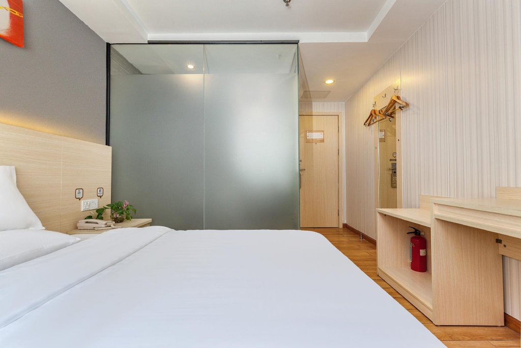 Фото Hi Inn Liangpin Guangzhou Shaheding Metro Station