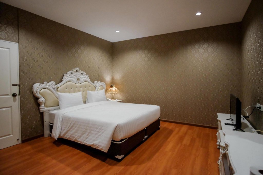 Фото The O-Zone Airport Inn