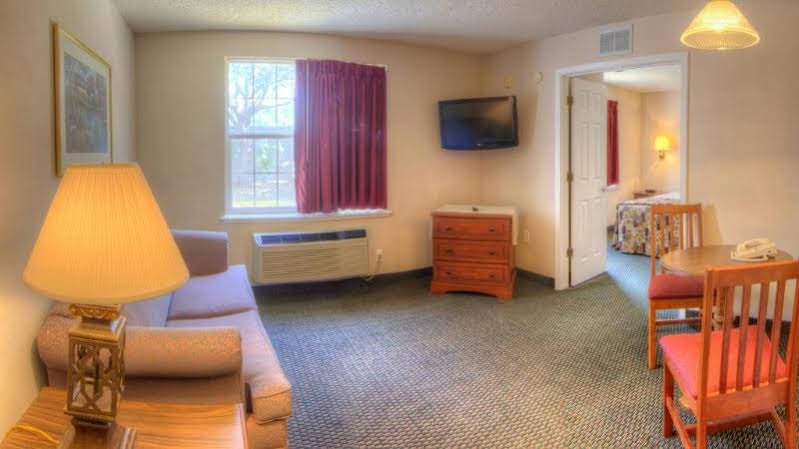 Фото Intown Suites Extended Stay Select Orlando Ucf