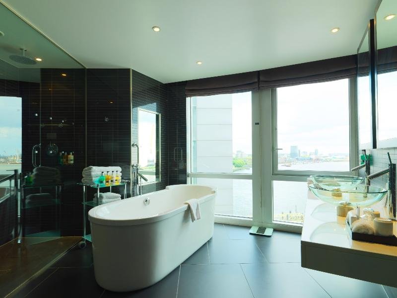 Фото Radisson Blu Edwardian New Providence Wharf Hotel, London