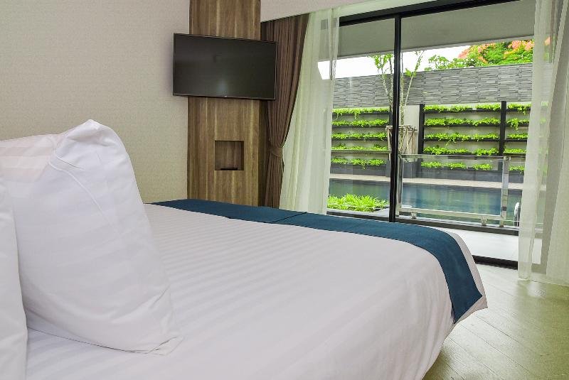 Фото Golden Tulip Pattaya Beach Resort